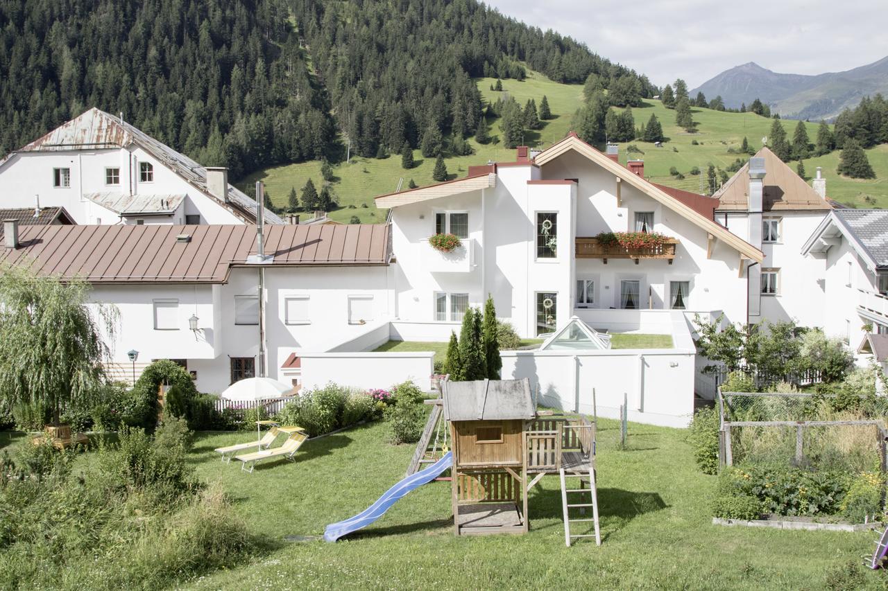 Gasthof Zum Goldenen Loewen Nauders Esterno foto