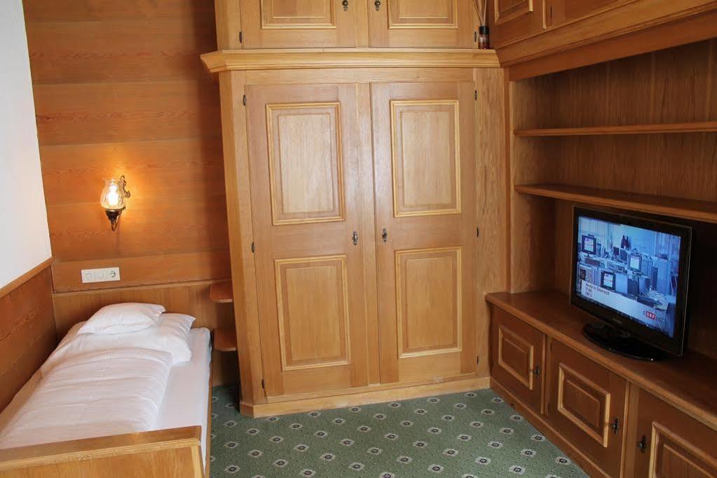 Gasthof Zum Goldenen Loewen Nauders Esterno foto