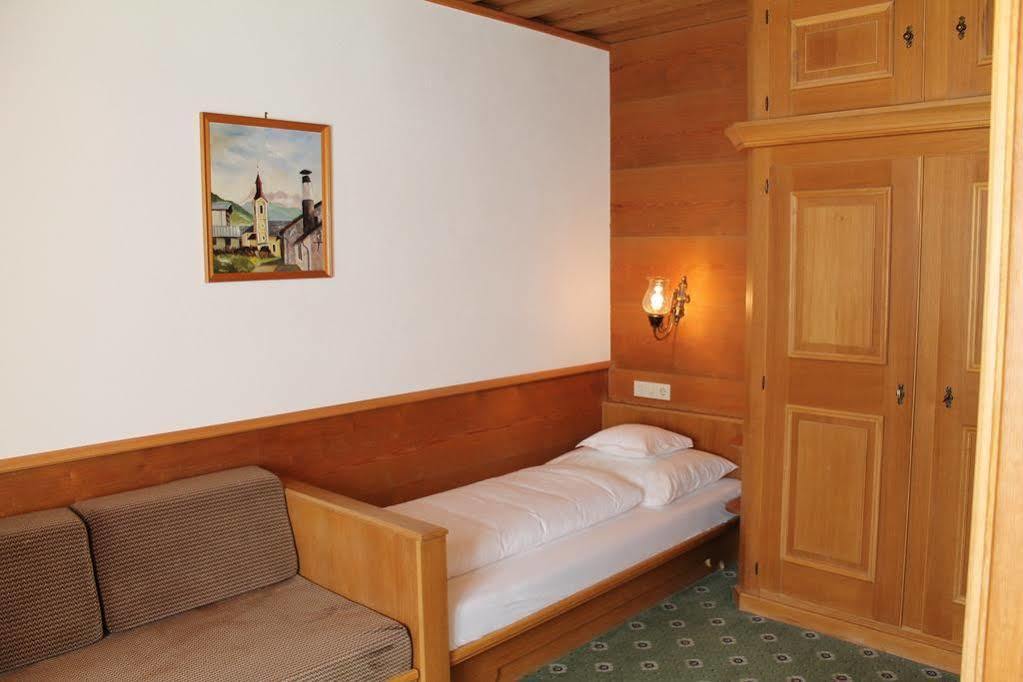 Gasthof Zum Goldenen Loewen Nauders Esterno foto